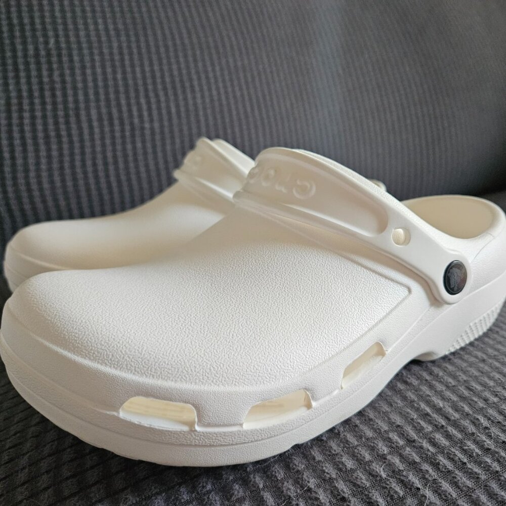 Crocs Men's and Women's Specialist II Vent Clog White Womens 8 Mens 6 EUC